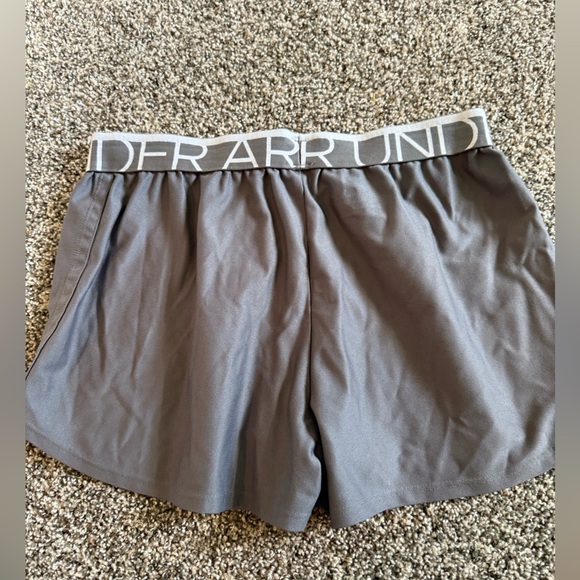 Women’s Under Armour Charcoal Athletic Shorts Size Small - Picture 3 of 3